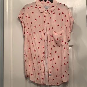 🍓 Rails chase strawberries button down top